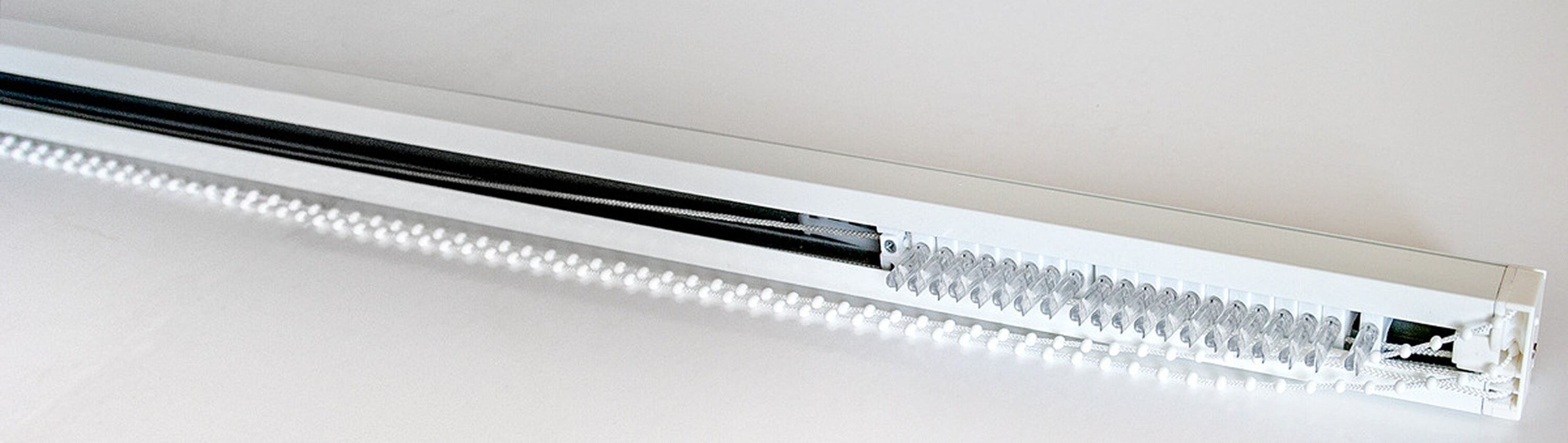 Изображение товара Карниз для вертикальных жалюзи Уют белый 2 м металлический профильный монтаж открытый