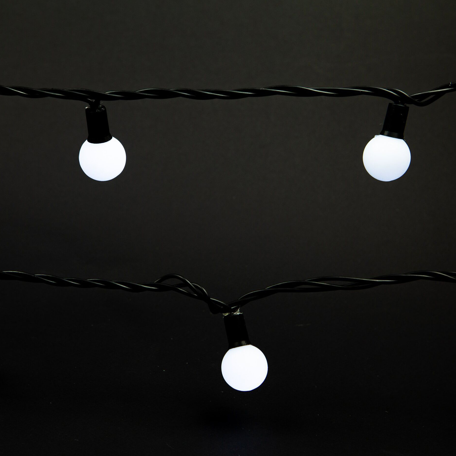 Изображение товара Гирлянда внешняя шарики 70 LED белый 10 м для праздников