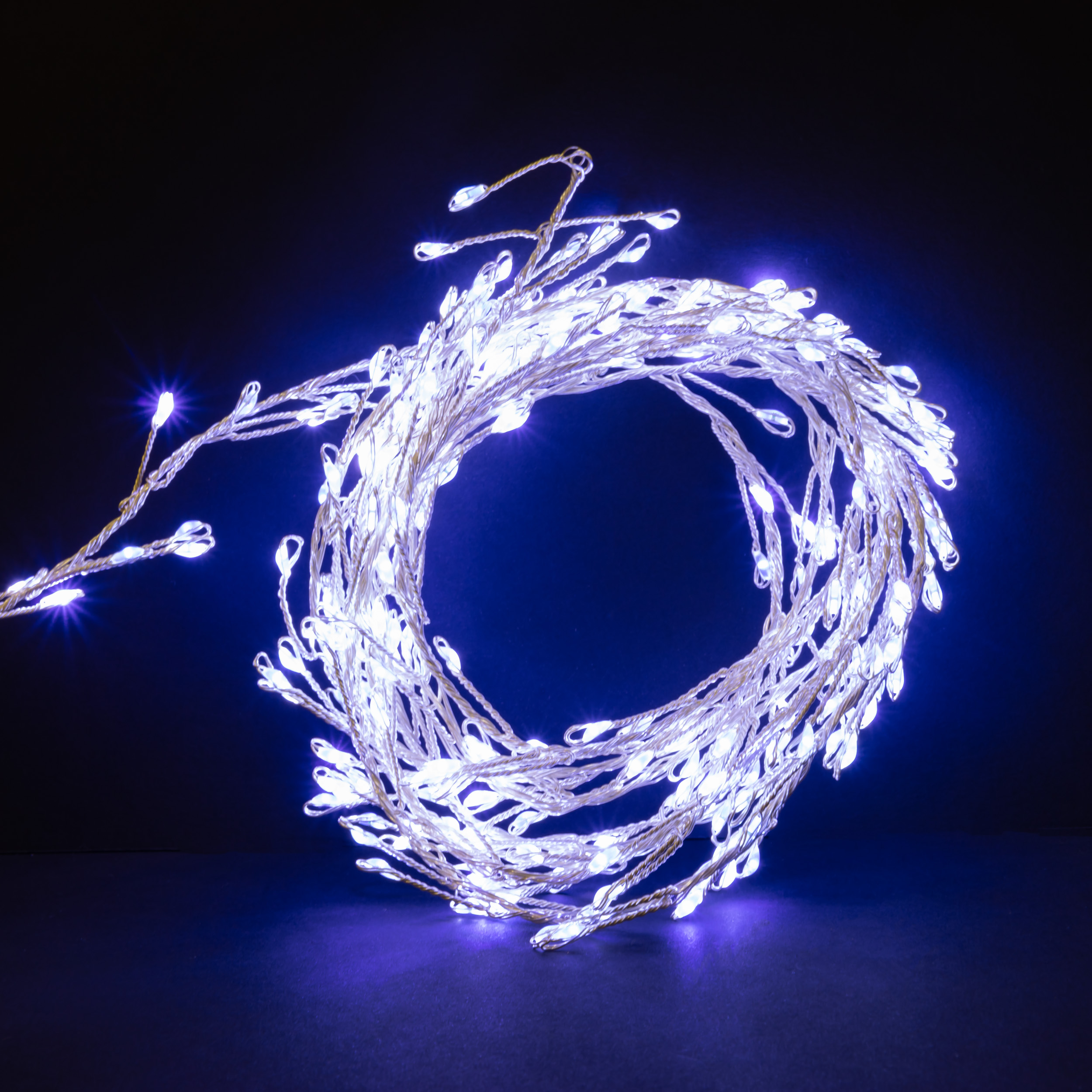 Изображение товара Гирлянда универсальная нить 240 LED белый 7,4 м электросеть IP44