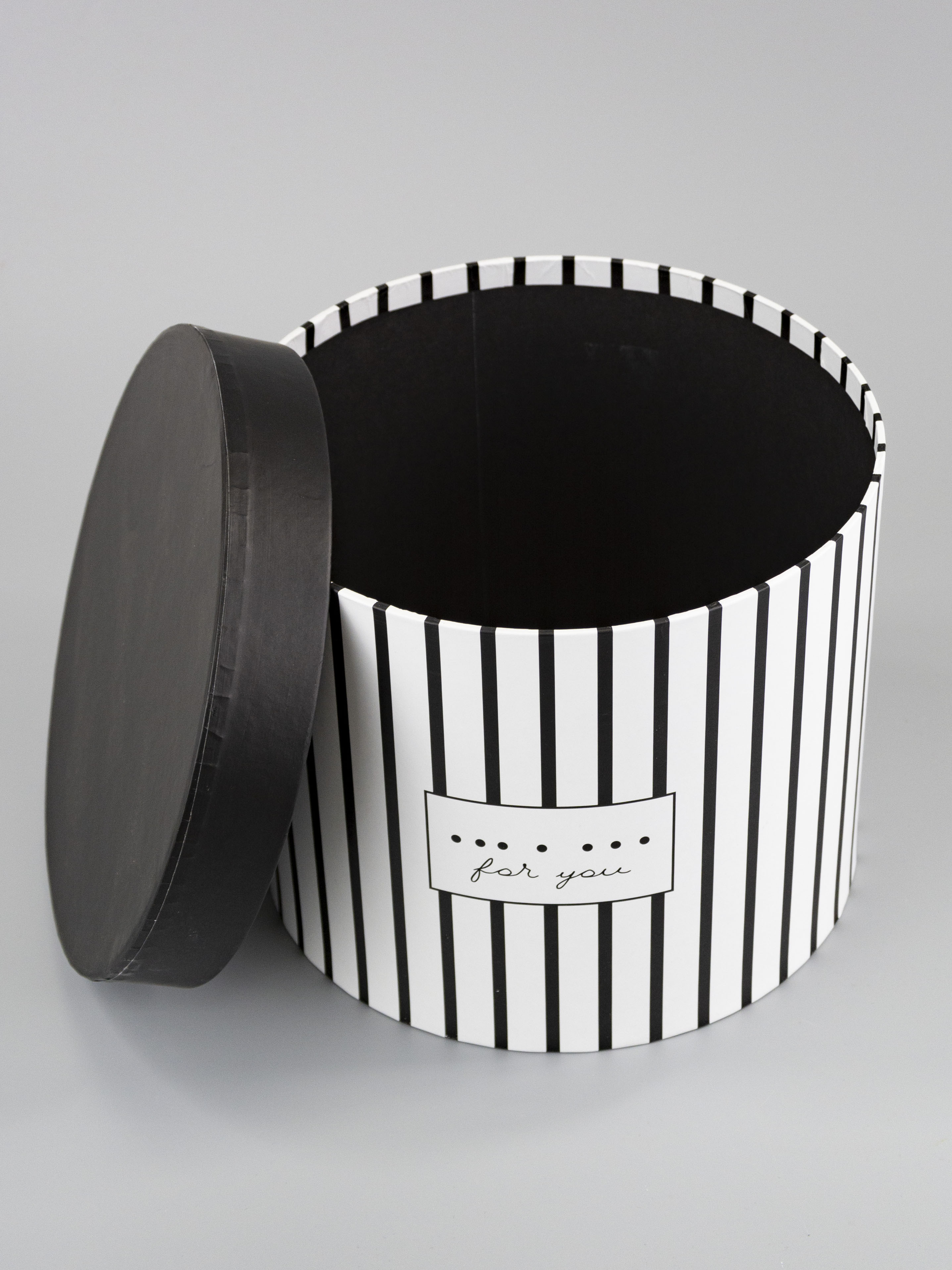 Изображение товара Коробка круглая черно-белый 17 см