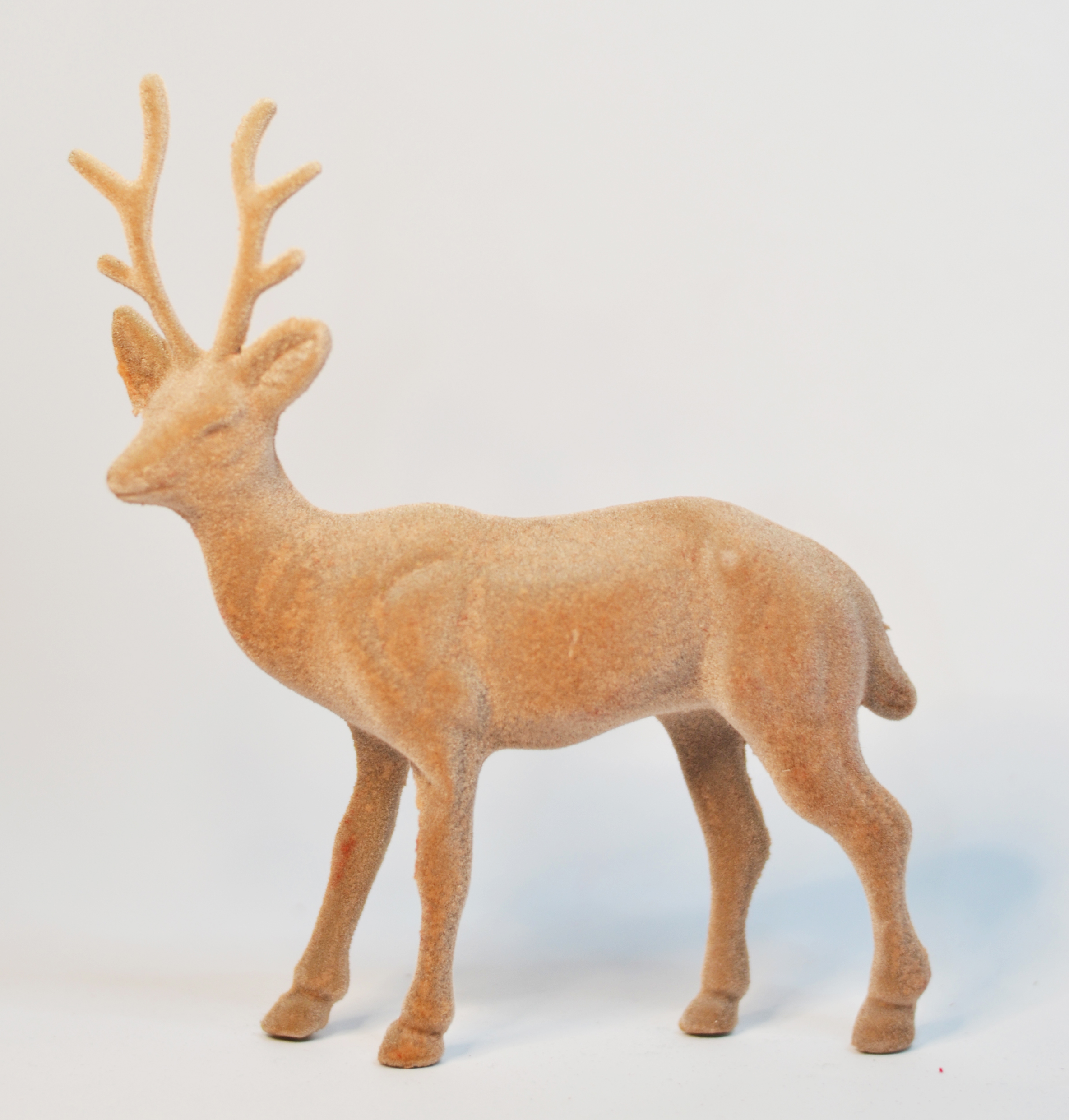 Изображение товара Декор Олень велюр розовый 17 см