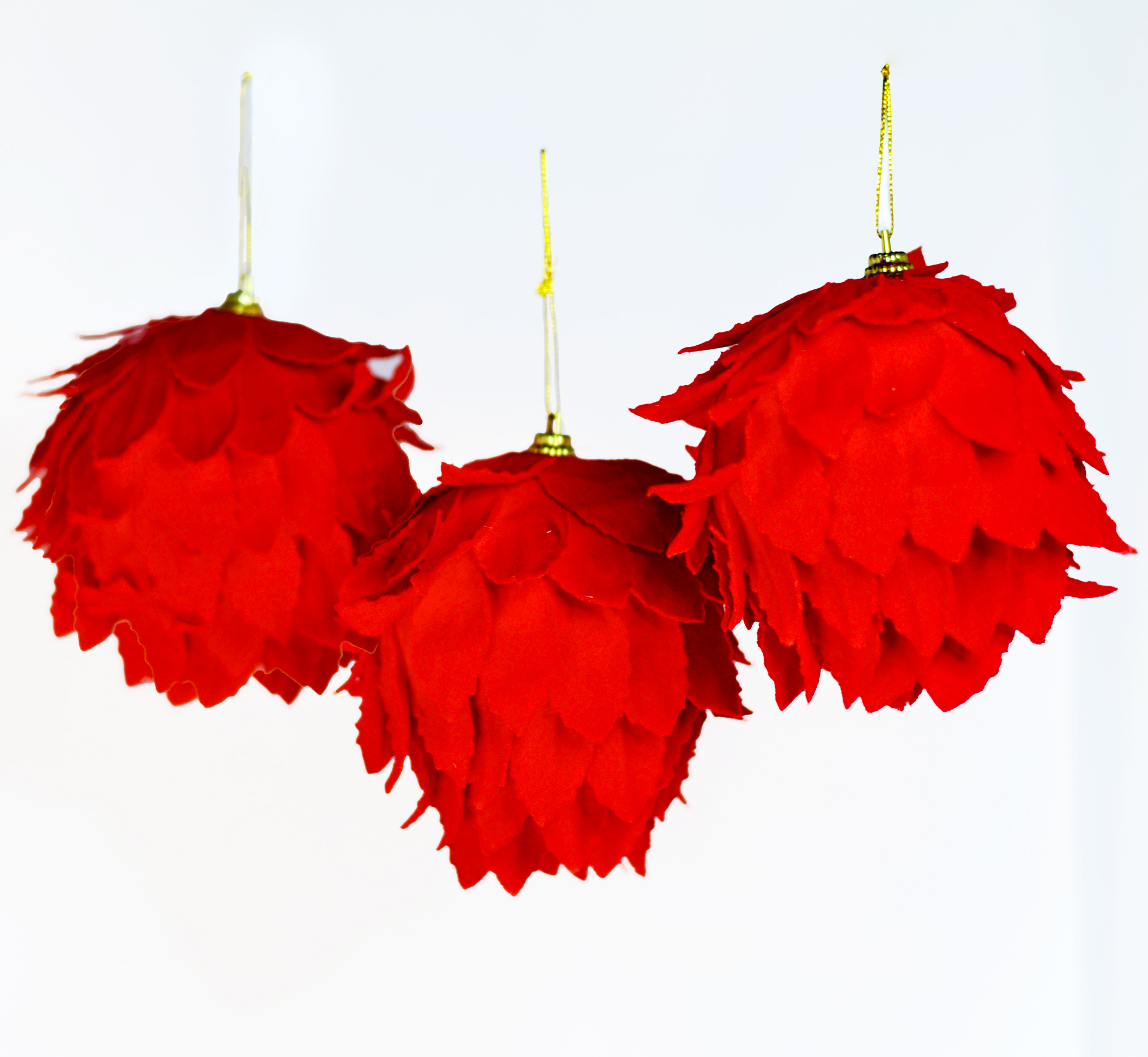 Изображение товара Набор шаров 3 шт красный диаметр 8 см елочные украшения