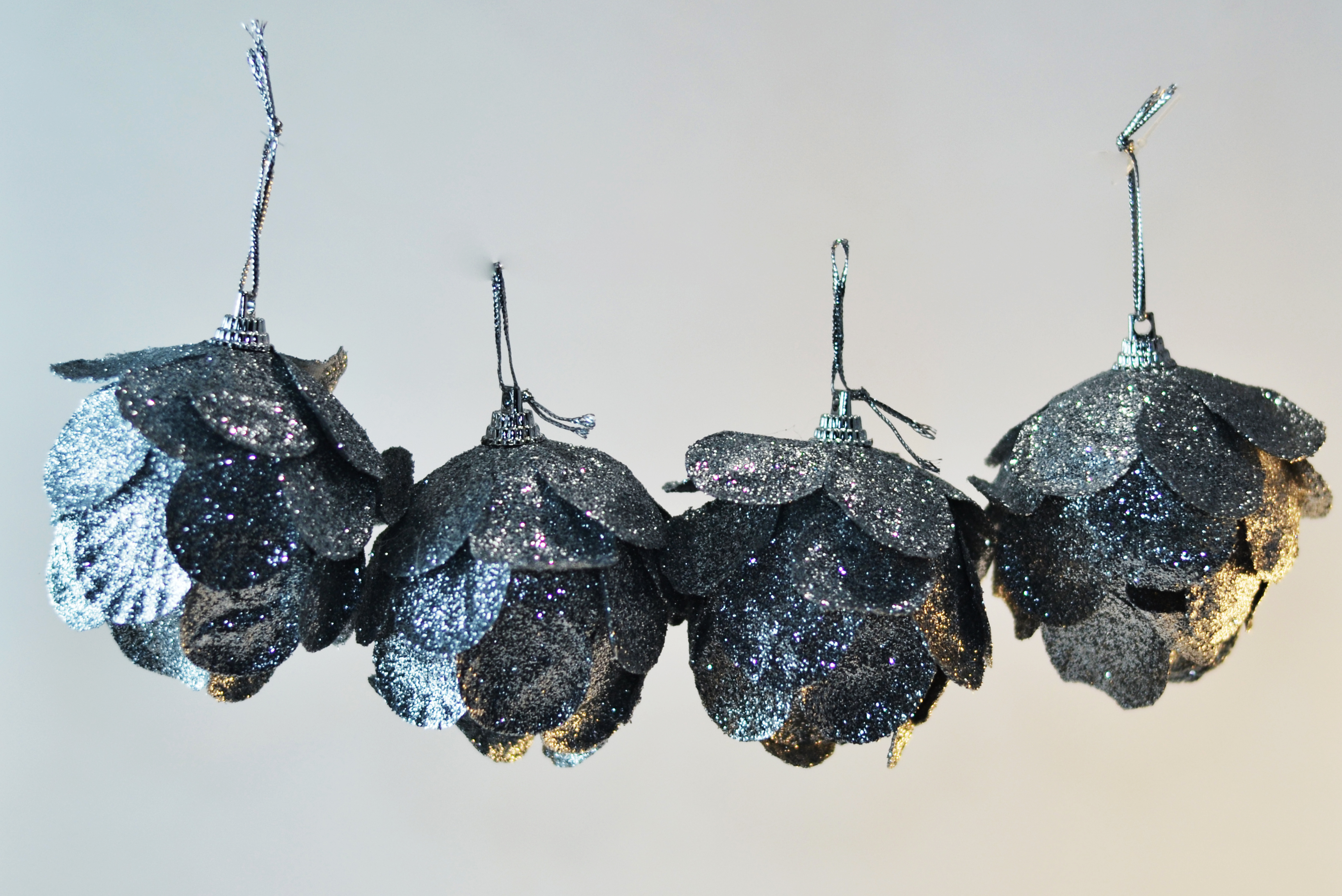 Изображение товара Набор шаров 4 шт серебристый диаметр 6 см