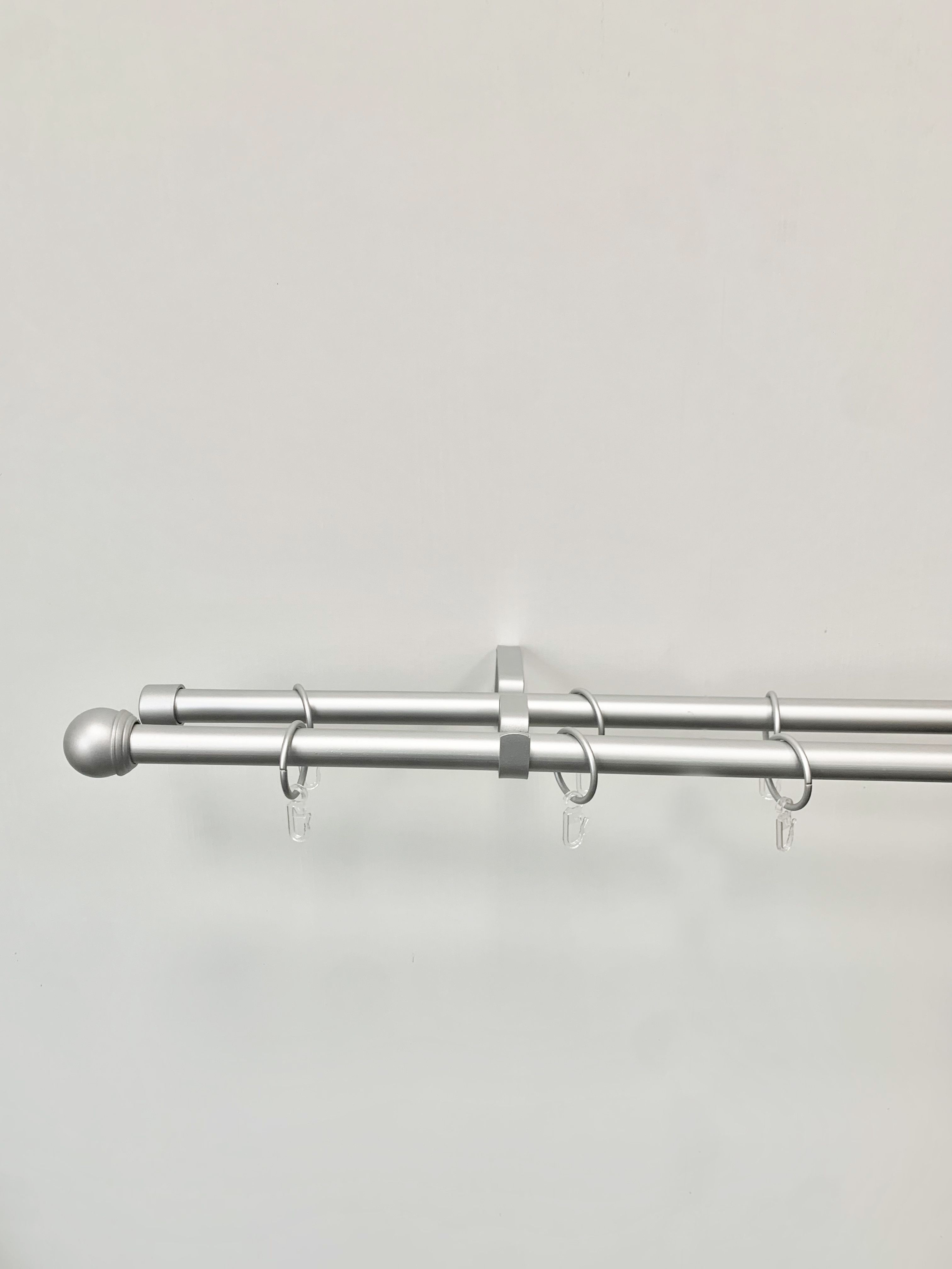 Изображение товара Карниз двухрядный пуговица чернмат металлический классический для гостиной