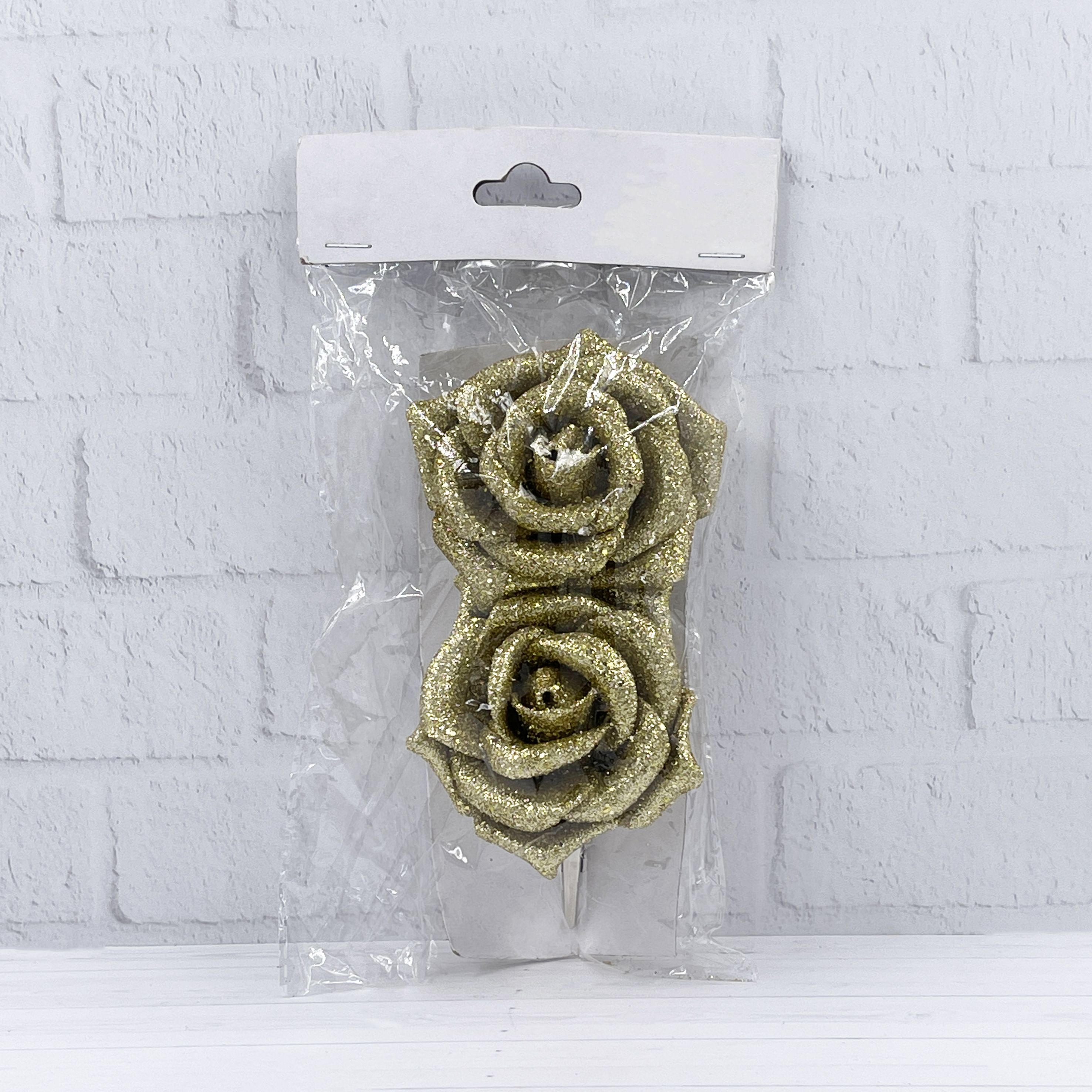 Изображение товара НАБОР ЦВЕТОВ РОЗА В БЛЕСТКАХ НА КЛИПСЕ 2 ШТ. ЗОЛОТО 8 СМ ПОЛИЭСТЕР