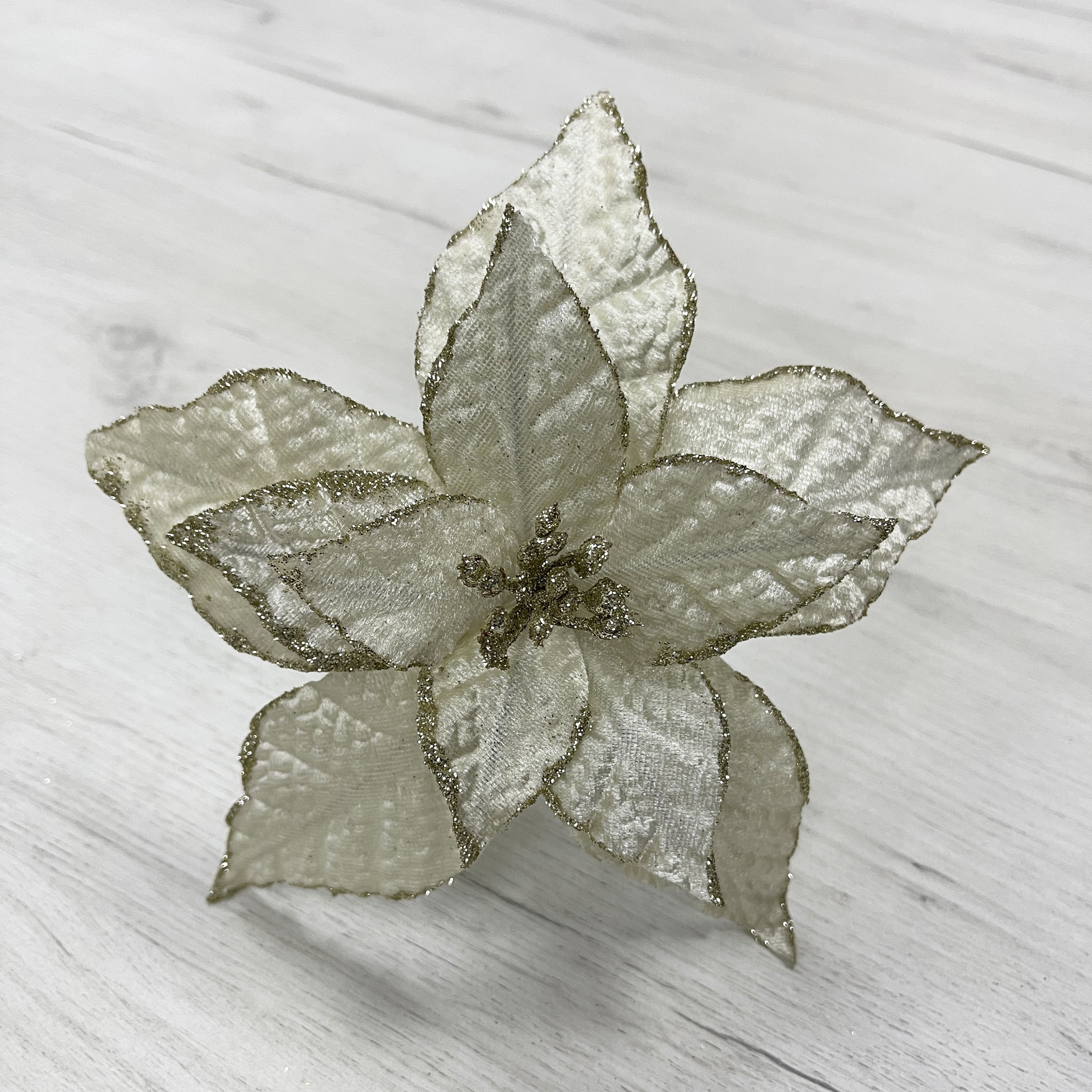 Изображение товара Цветок Пуансеттия кремовая 20 см на клипсе из полиэстера для украшения интерьера