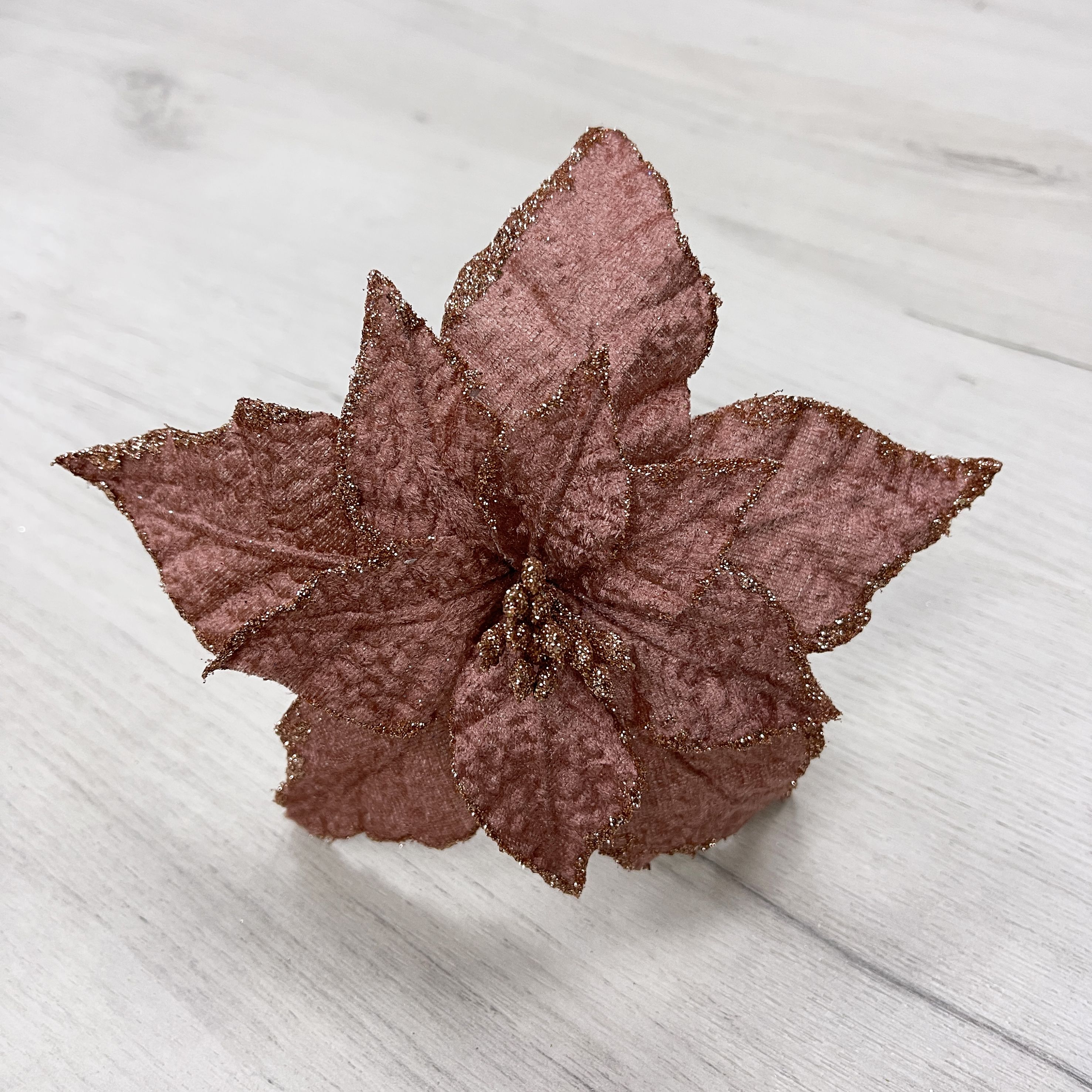 Изображение товара Декоративный цветок Пуансеттия розовый щербет 20 см на клипсе из полиэстера для украшения интерьера