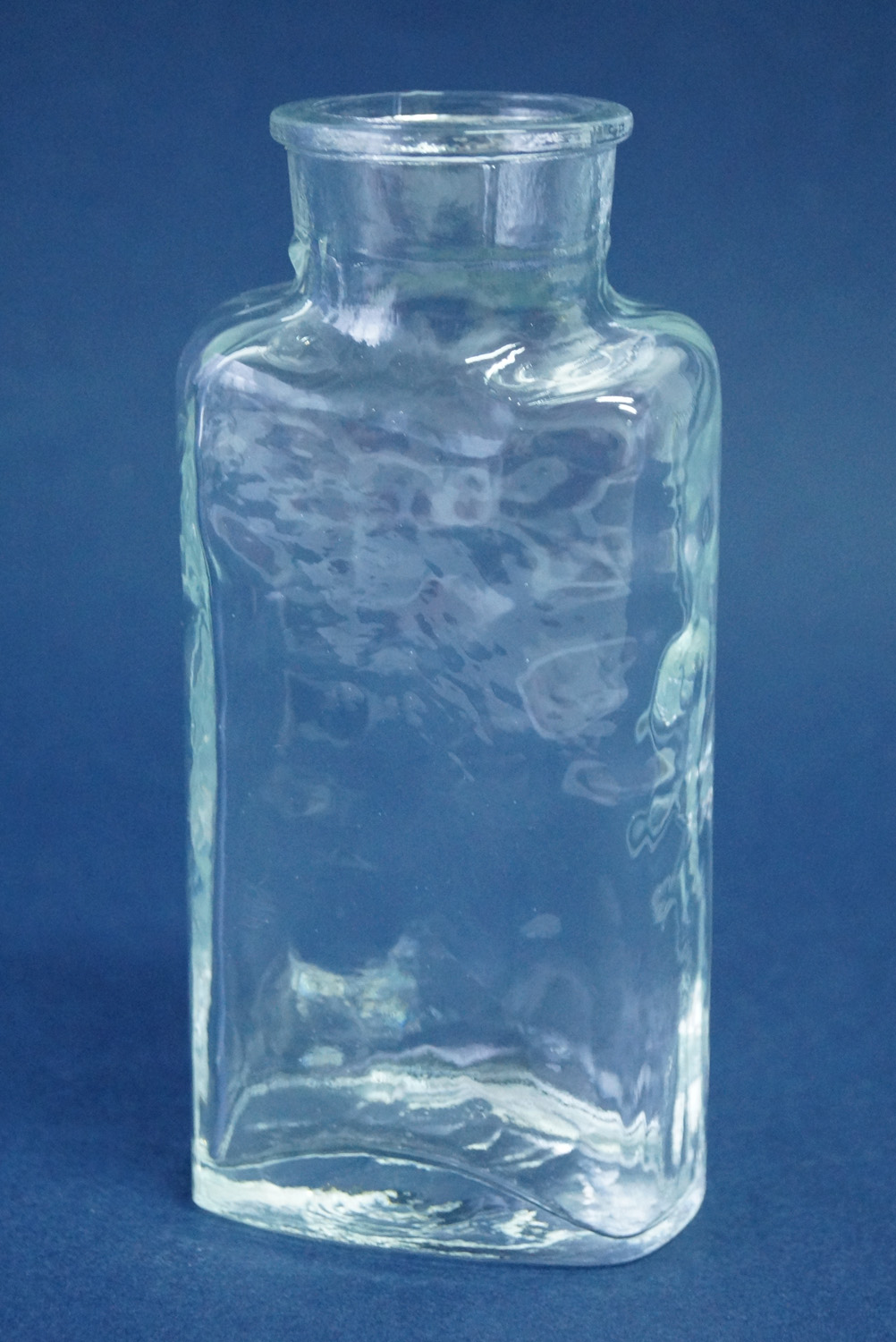 Изображение товара Ваза Уинстон овальная стеклянная декоративная бесцветная 140 мм