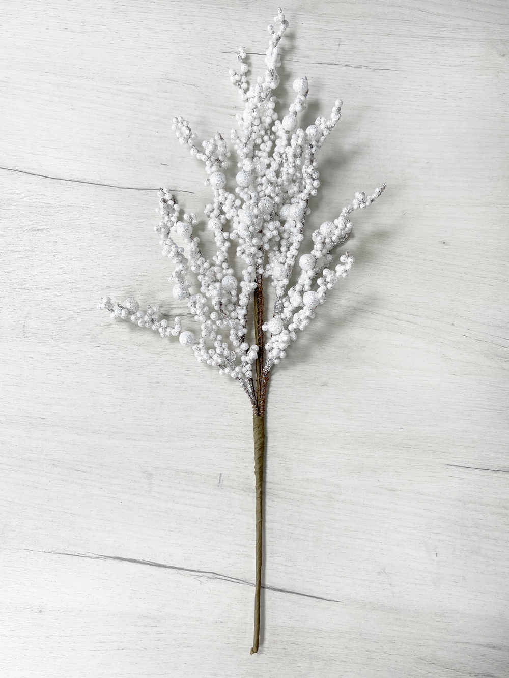 Изображение товара Ветка из ягодок белая 50 см