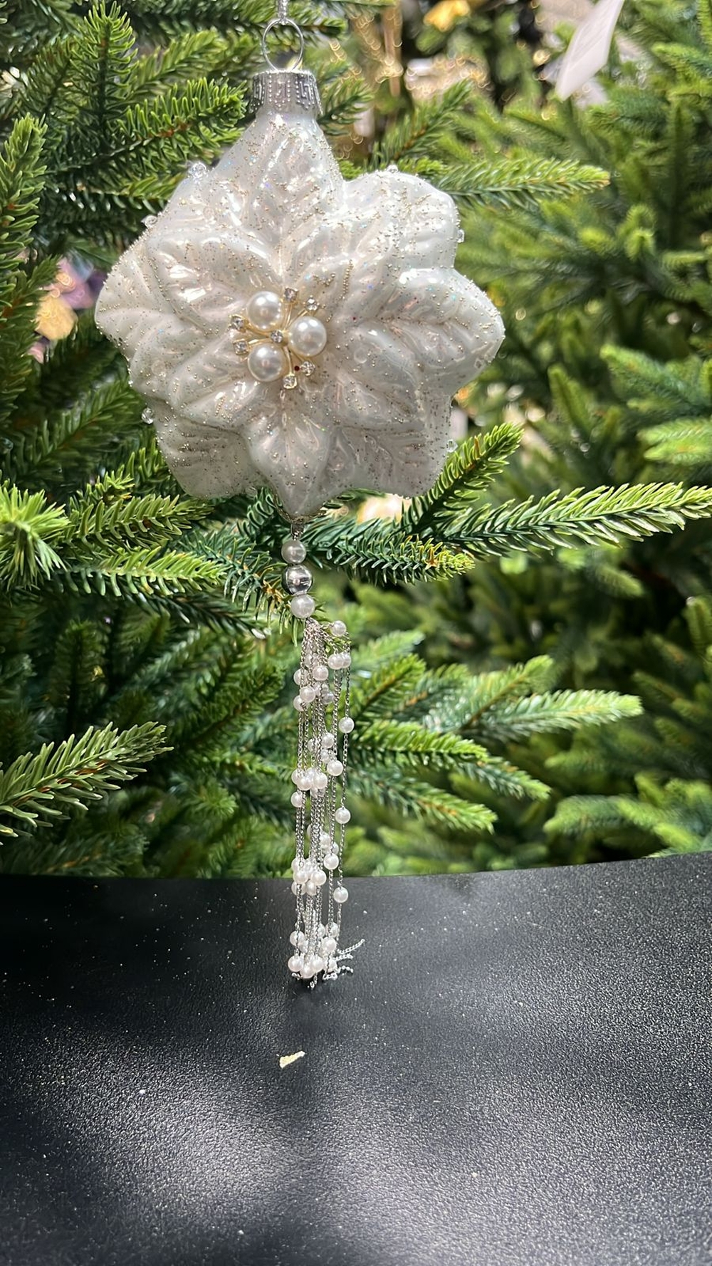 Изображение товара Елочная игрушка подвеска цветок белого цвета с серебром 9,6*9,5*6,7 см