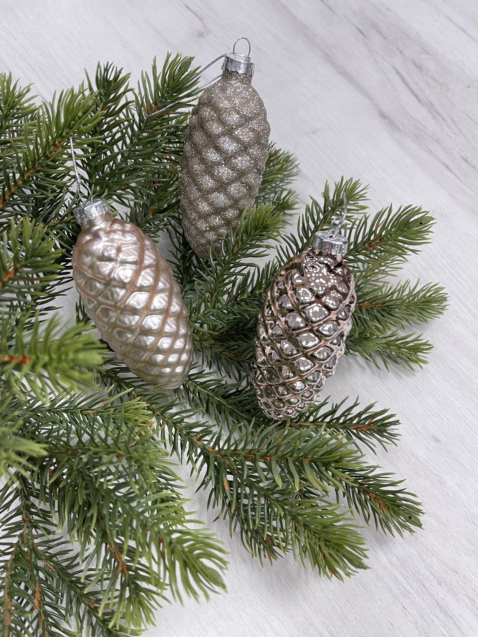 Изображение товара Шишка стеклянная шампань 3 вида в дисплее (мин. Партия 12 шт.)