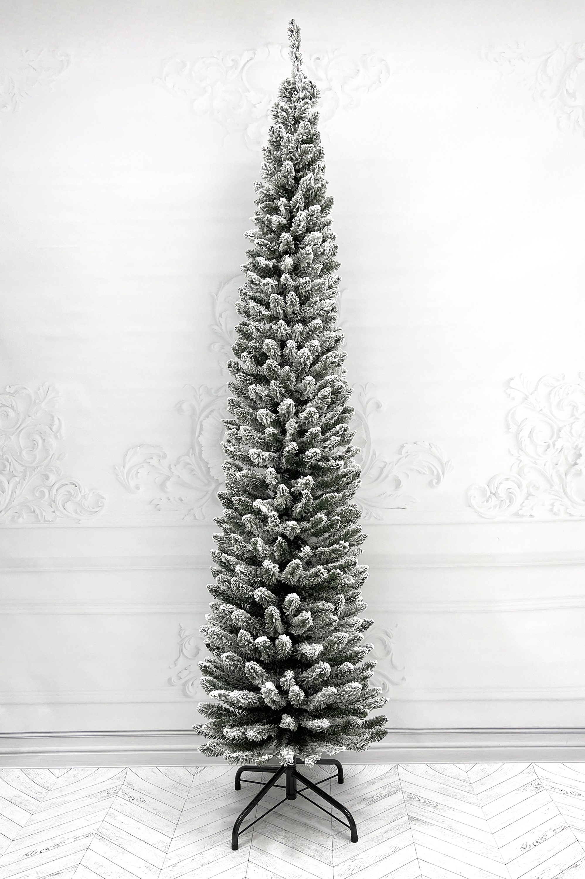 Изображение товара Искусственная елка TDL стройная 240 см заснеженная, удобная и реалистичная новогодняя елка