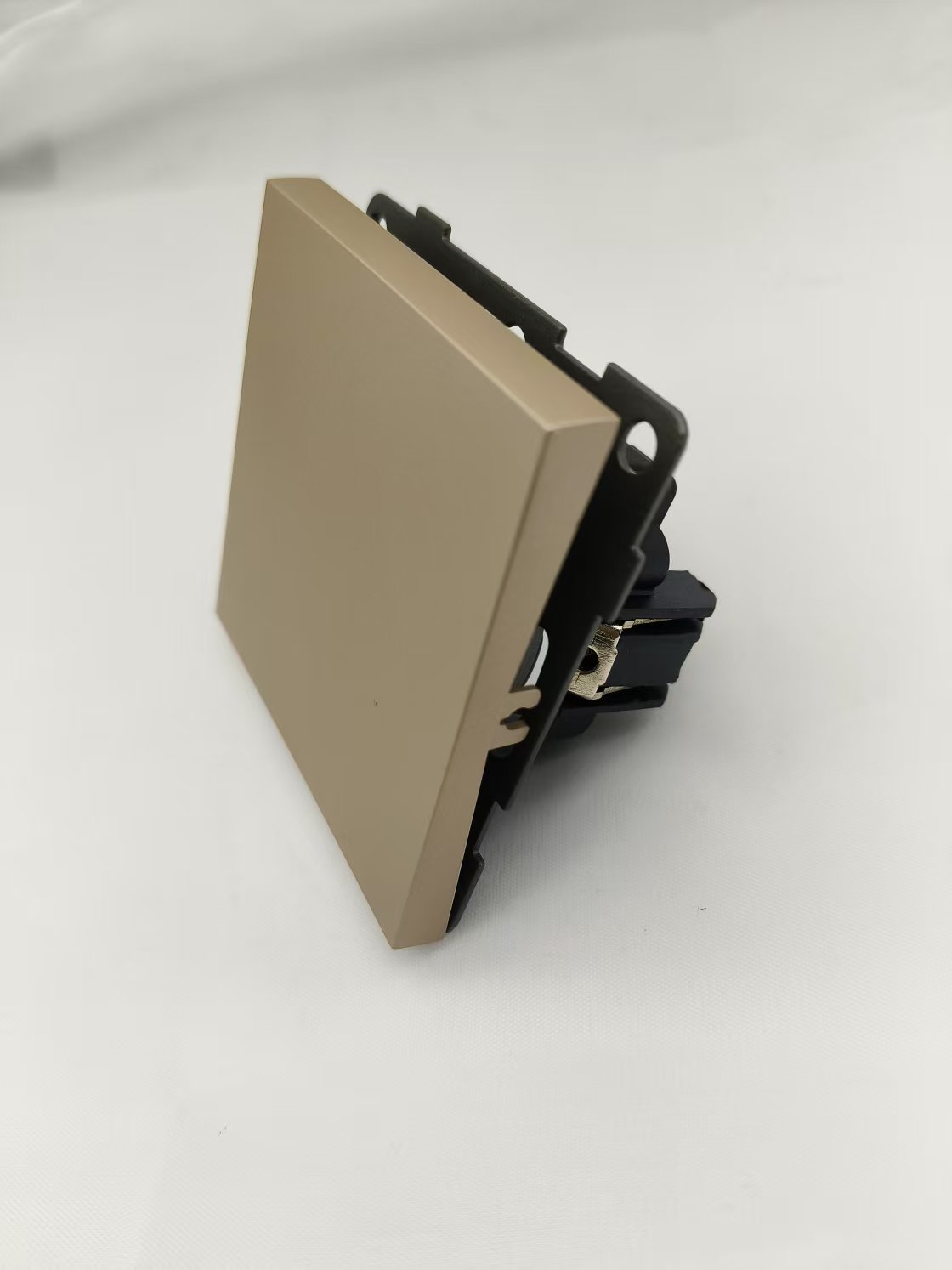 Изображение товара Выключатель 1-клавишный ALTECH Encore 7391 шампань
