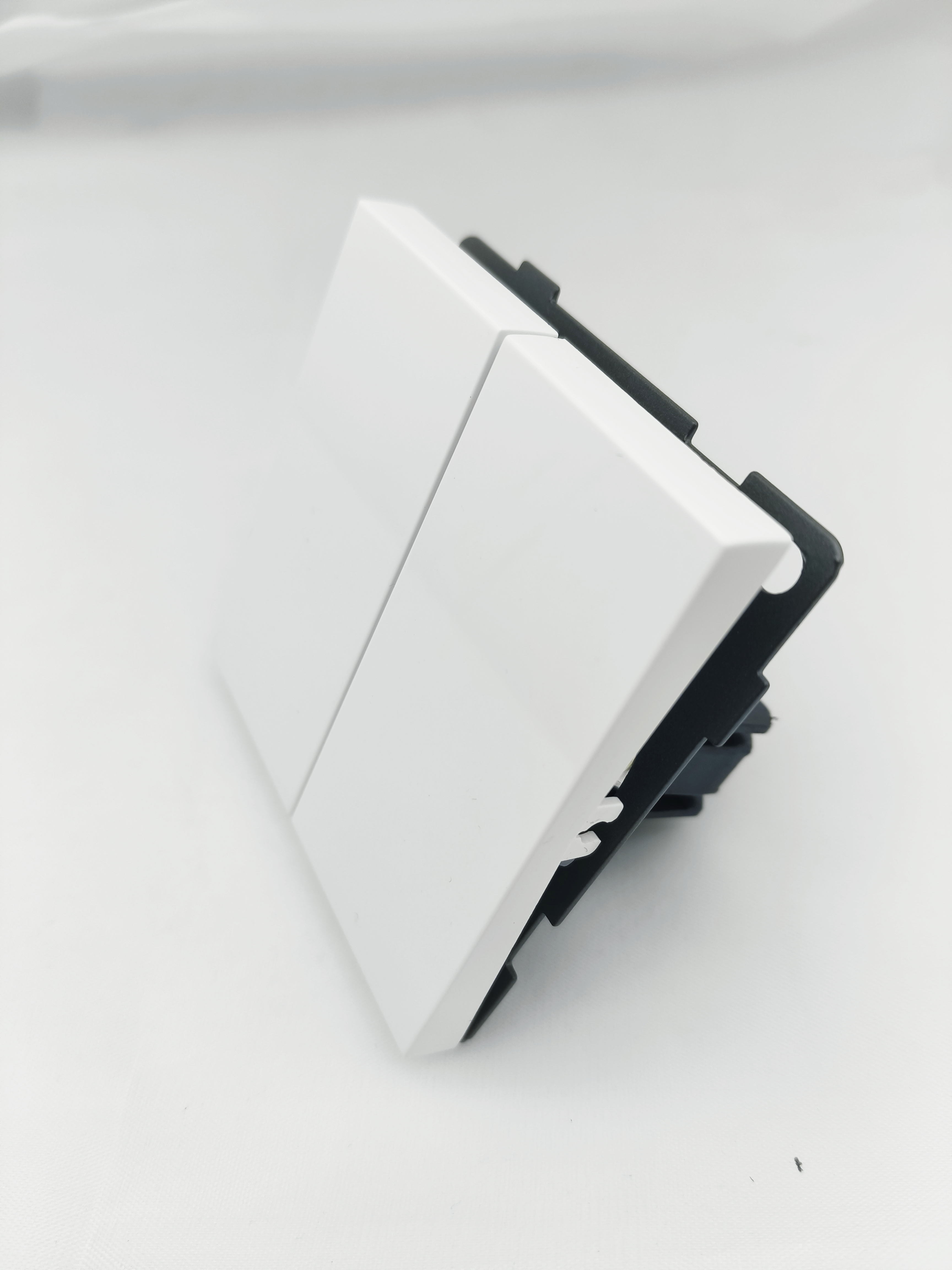 Изображение товара Выключатель 2-клавишный ALTECH Encore белый - надежное решение для вашего интерьера