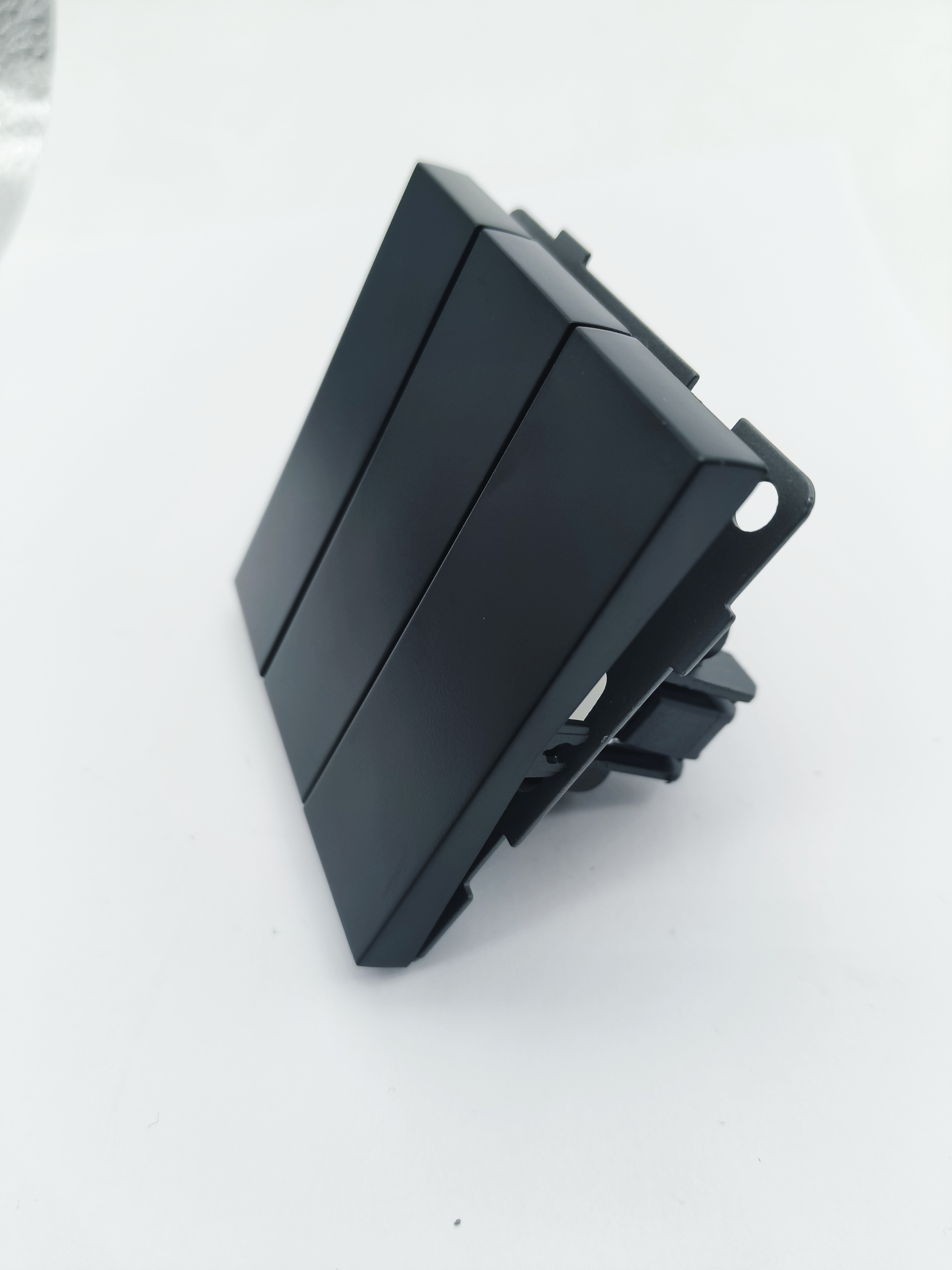 Изображение товара Выключатель 3-клавишный ALTECH Encore черный - надежный и стильный