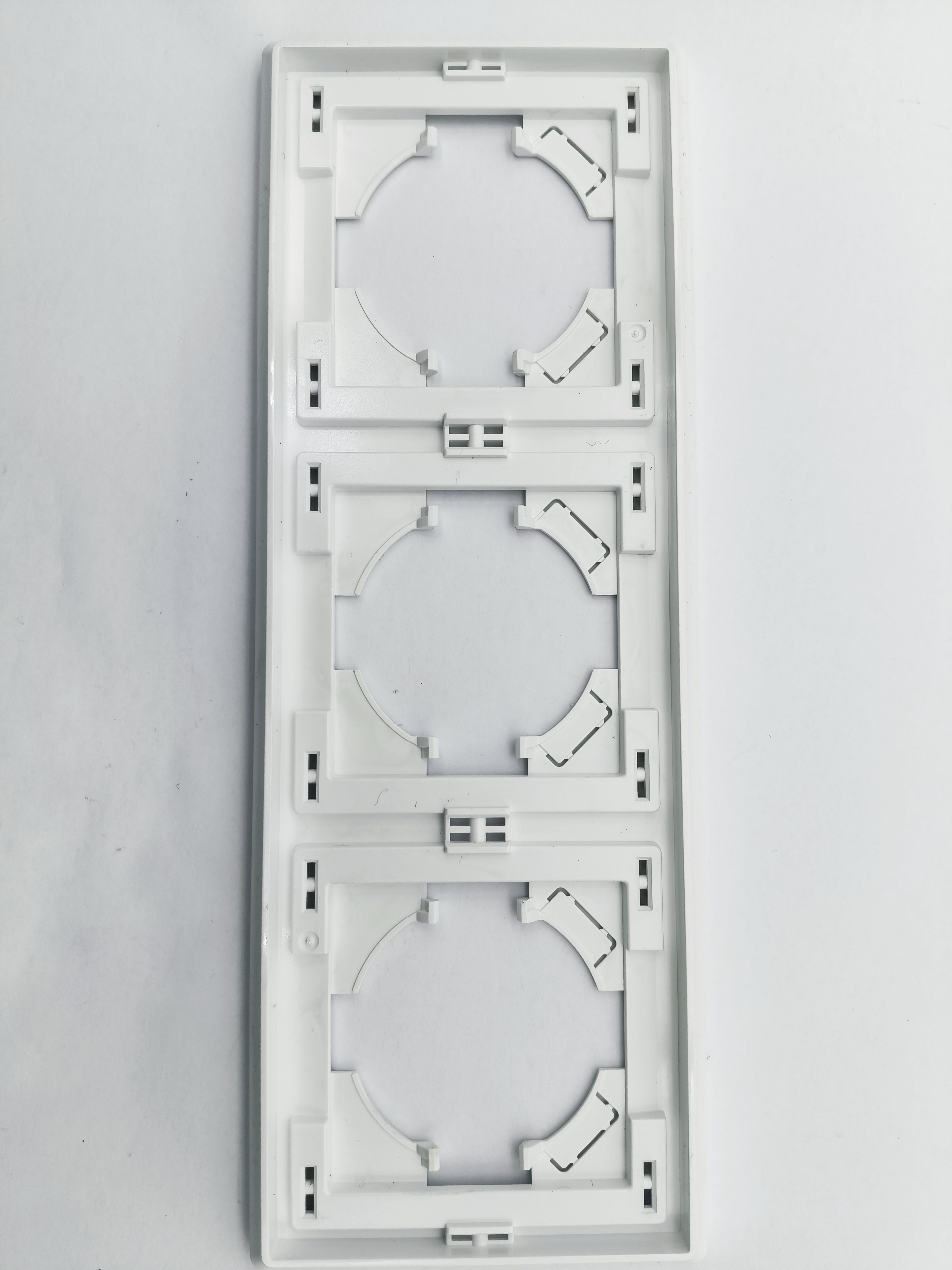 Изображение товара Рамка 3 поста ALTECH Encore белый для механизма