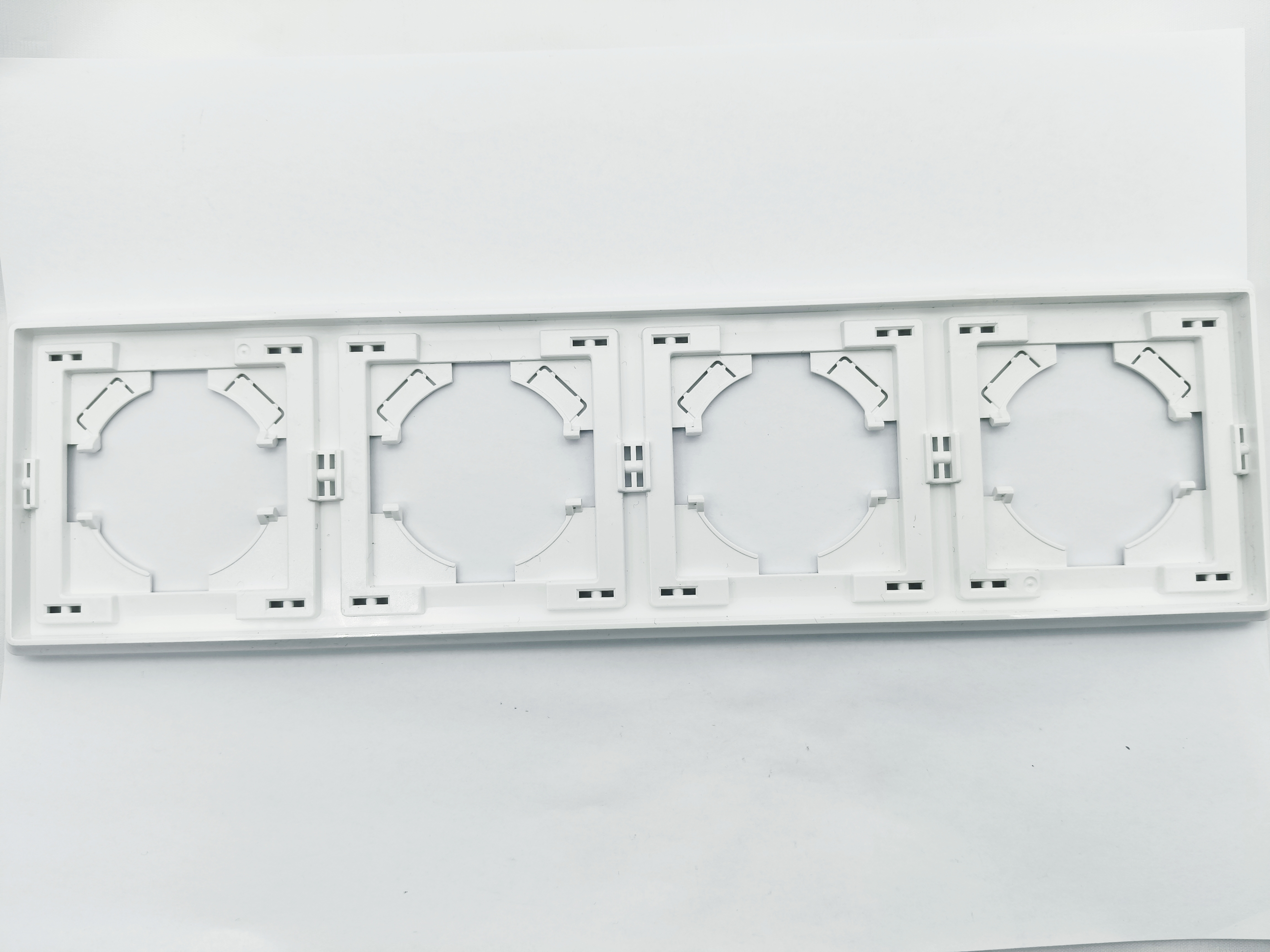 Изображение товара Рамка 4 поста ALTECH Encore белый для электромонтажа