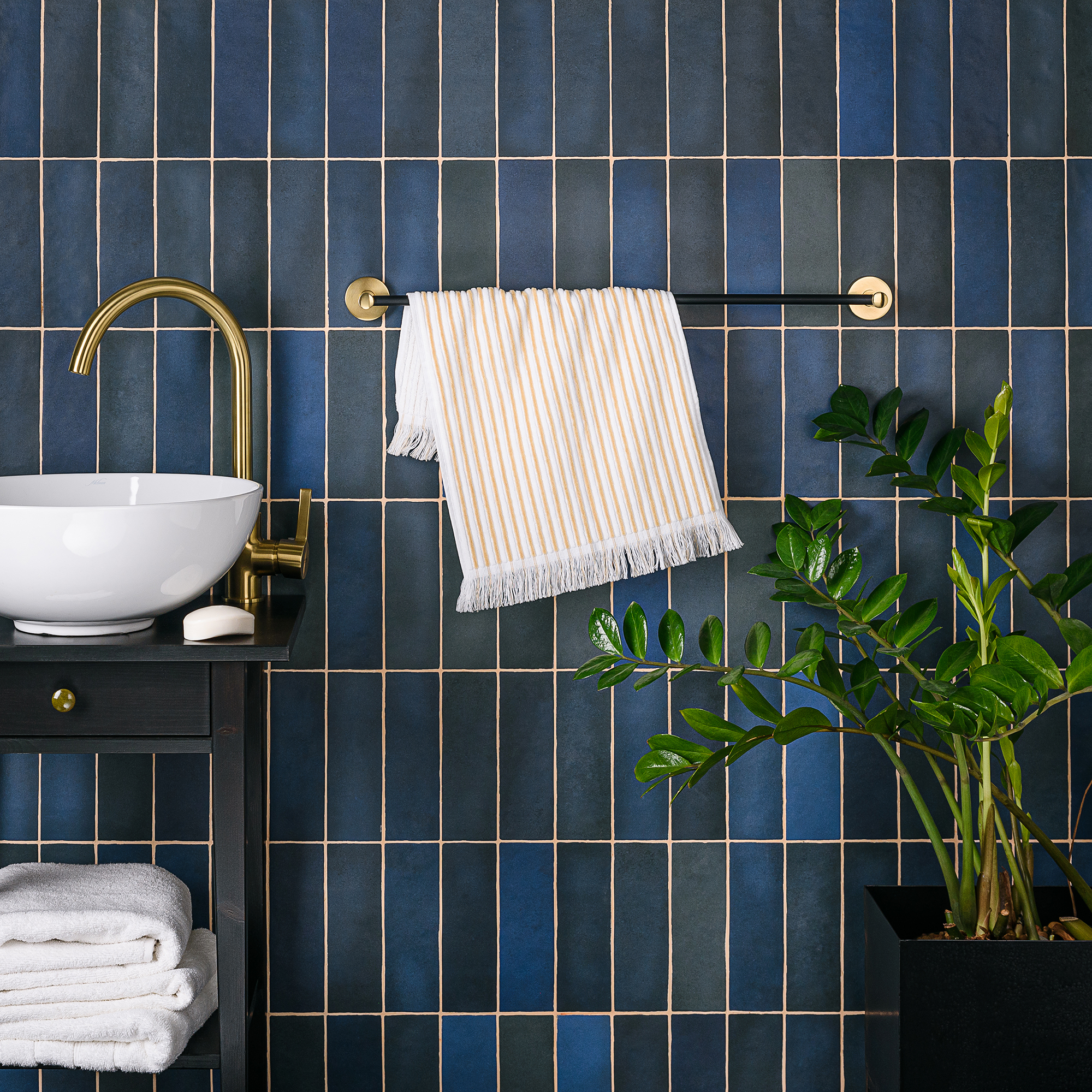 Изображение товара Держатель для полотенца 62,5 см Oro Nero из сплава цинка черного цвета