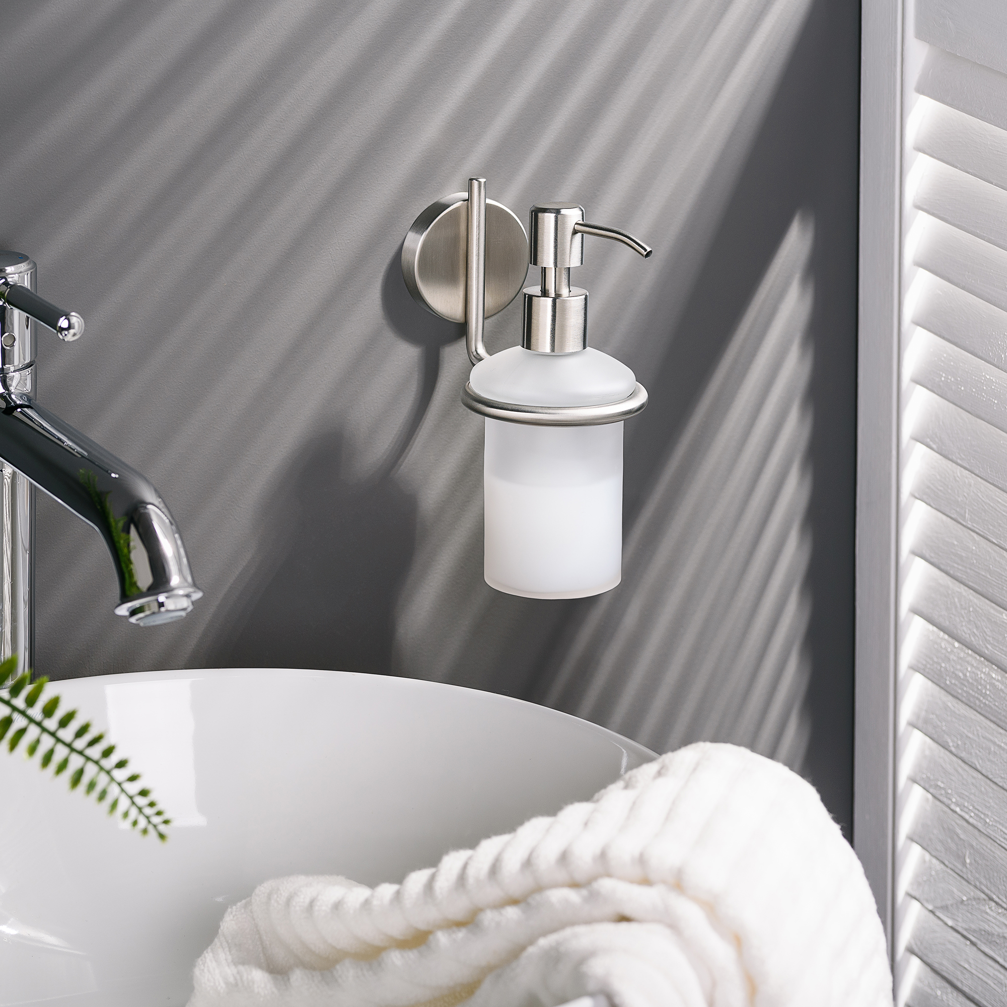 Изображение товара Дозатор для жидкого мыла настенный Verran Inox хромовый 1 шт