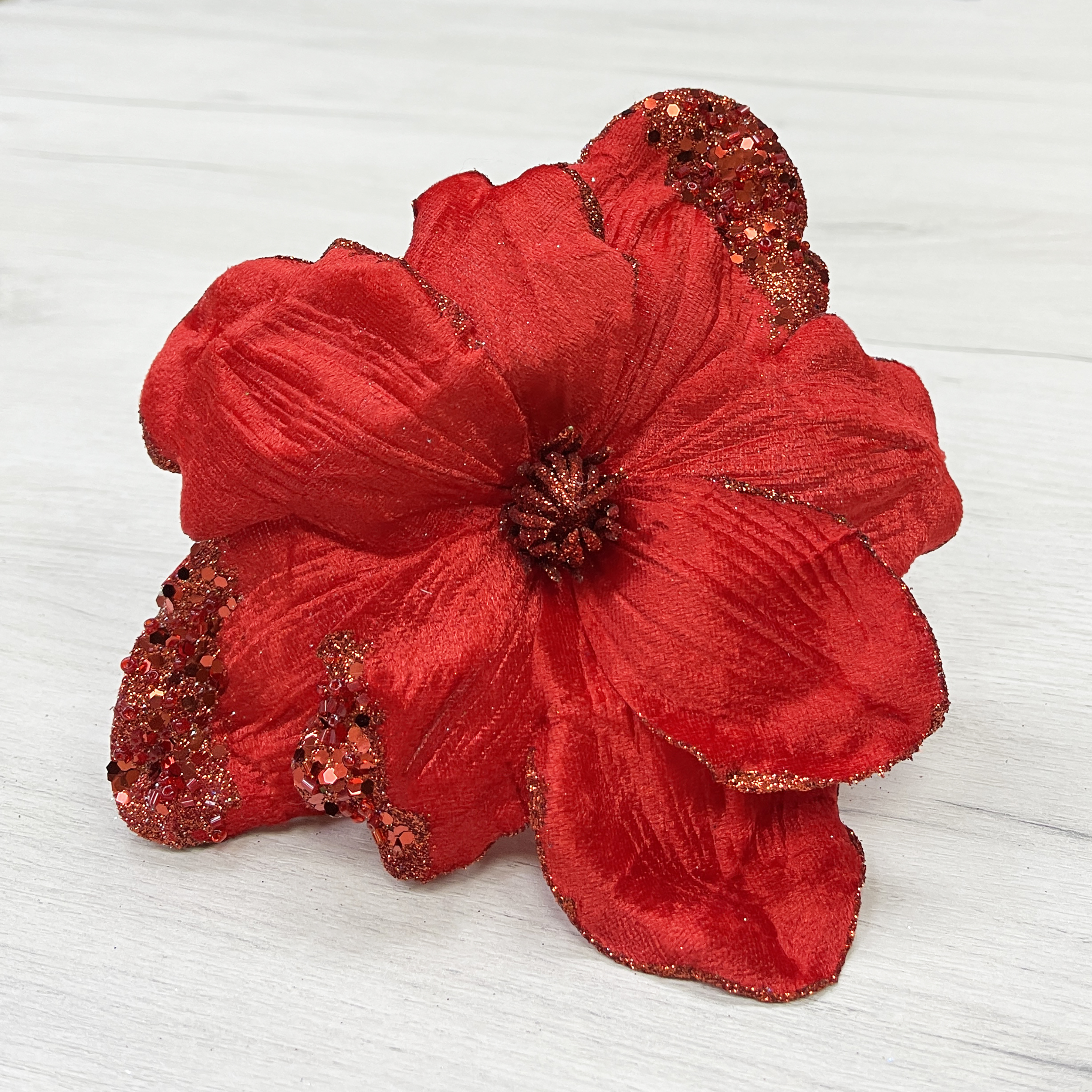 Изображение товара Цветок магнолия красная с блестками 23 см на клипсе полиэстер
