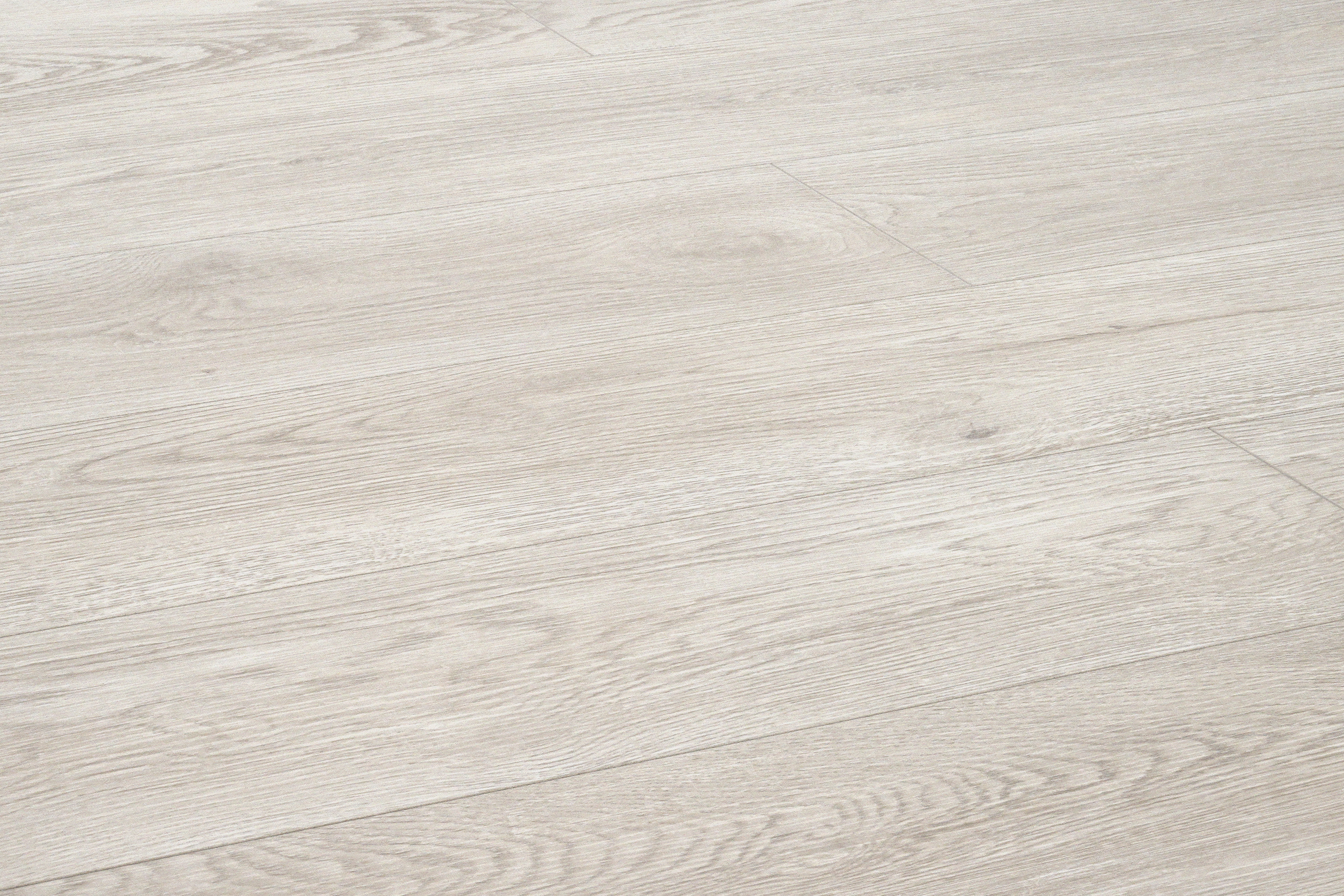 Изображение товара Ламинат Swisskrono 8 мм 33 класс фаска v4 дуб ройланд светлый 2,109 м²